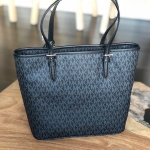 Micheal Kors medium snap pocket tote bag